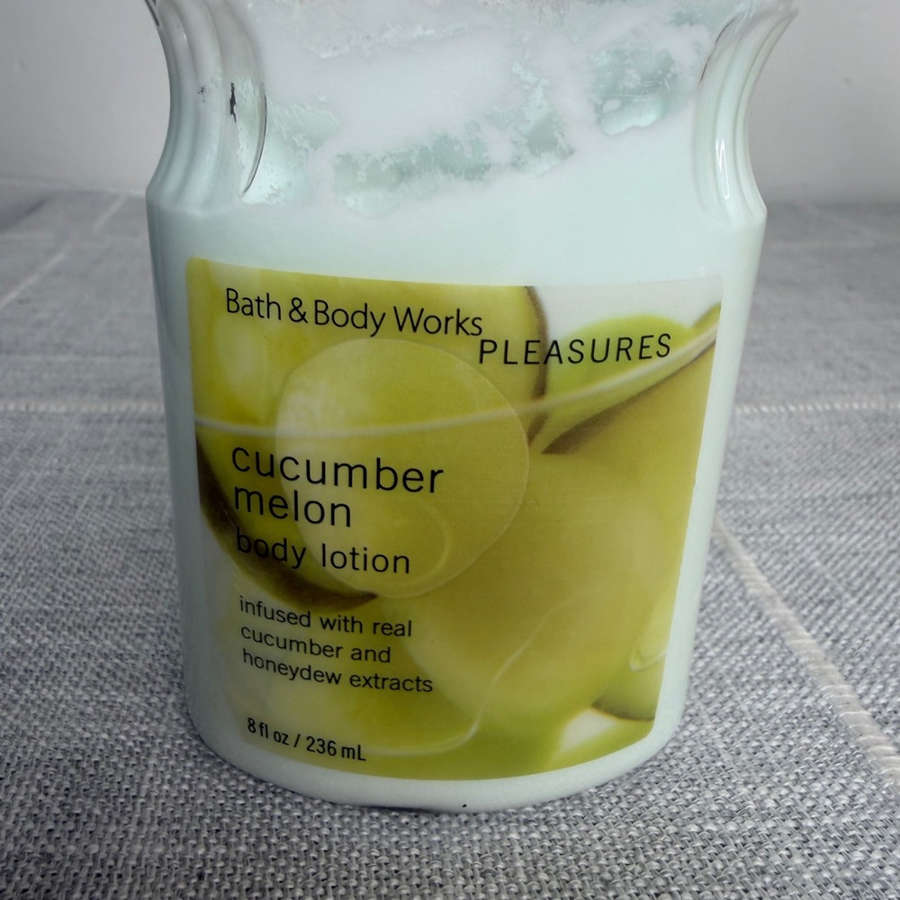 VTG Bath & Body Works Pleasures Cucumber Melon Body Lotion 8oz Original 80% Full - Picture 2 of 8